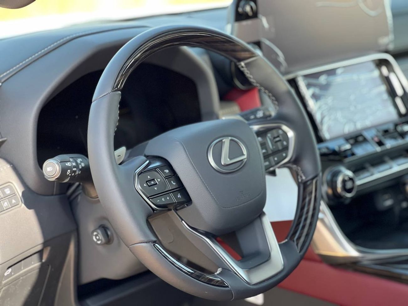 Lexus LX 600 3.5L URBAN PTR A/T // 2025 // FULL OPTION WITH RADAR , HEADUP DISP , MARK LEVINSON // SPECIAL OFFER