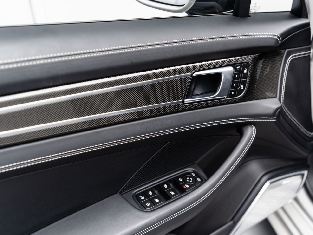 Porsche Panamera 4S E- HYBRID BUY NOW, PAY 2027 | THE BLACKLINE STANDARD | 1 Year Blackline Warranty, GCC, Low KMs, High Spec