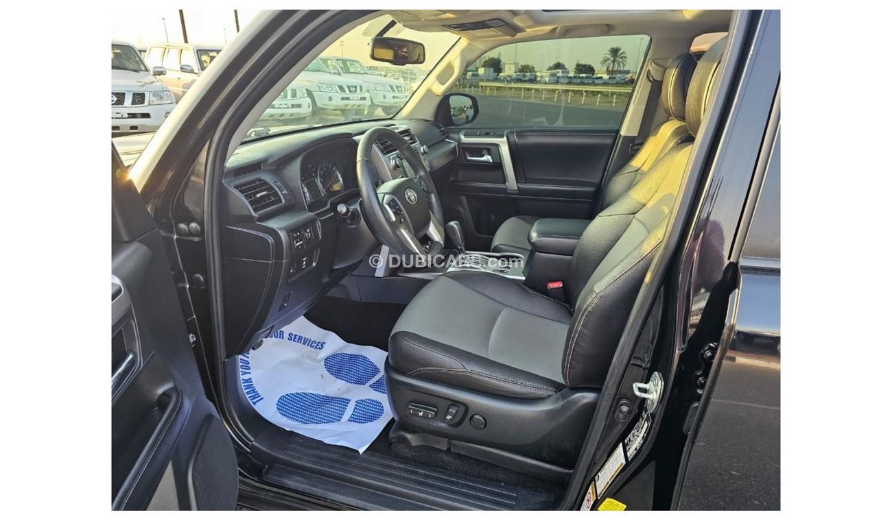 Toyota 4Runner 2018 Toyota 4RUNNER SR5 full option sunroof, push button and 7 seater