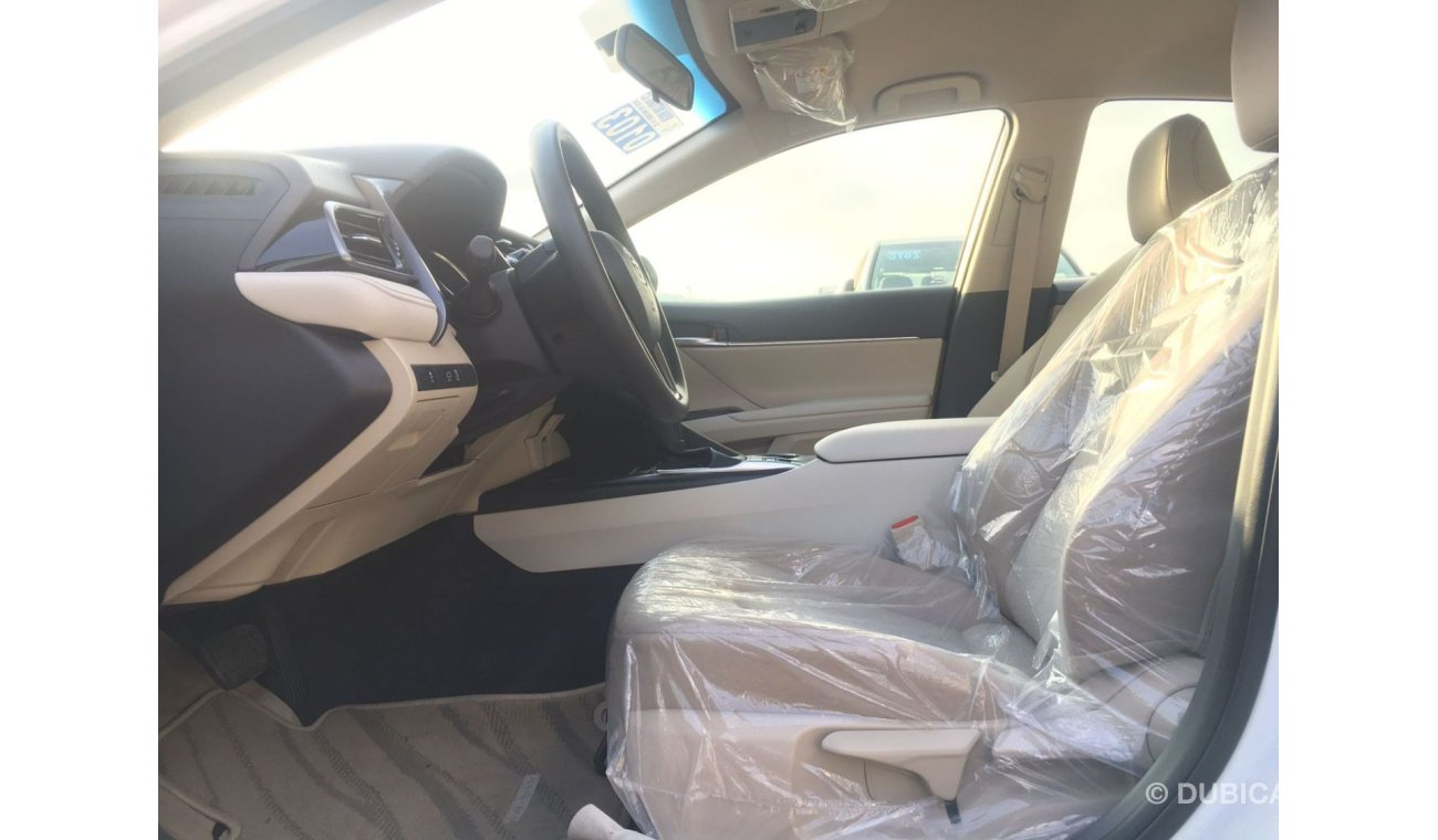 تويوتا كامري LE تويوتا كامري LE (AXVH71) 2.5 لتر سيدان هجين دفع أمامي 4 أبواب لون أبيض 2020 موديل دفع بدء ناقل حر