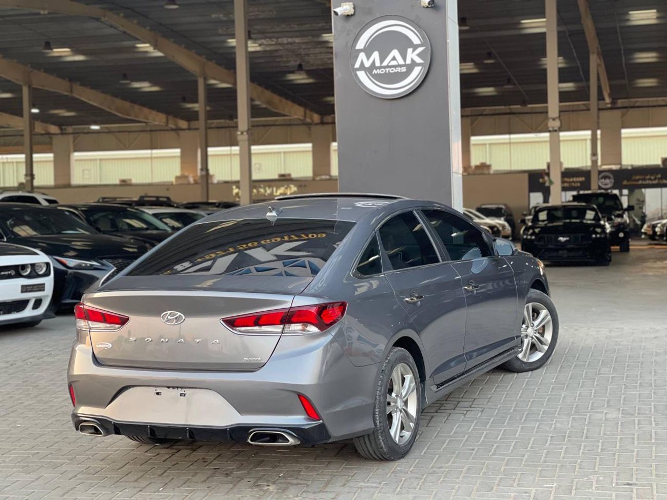 هيونداي سوناتا رياضي / محرك 2.4 لتر V4 / كامل المواصفات / فتحة سقف / زجاج أمامي / دخول وتشغيل بدون مفتاح / نظيف للغ