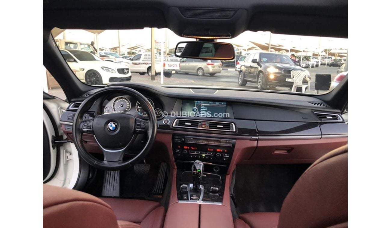 بي أم دبليو 750Li موديل 2010 خليجي فل مواصفات شاشات خلفيه  تحديد مسار مالك واحد بصمه 5 كاميرات