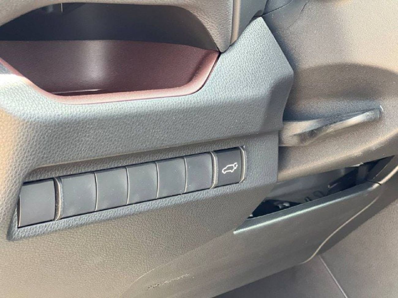 تويوتا راف ٤ 2.5L HEV A/T // 2025 // FULL OPTION WITH PANORAMIC , DVD&BACK CAMERA , COOLING SEATS //SPECIAL OFFER