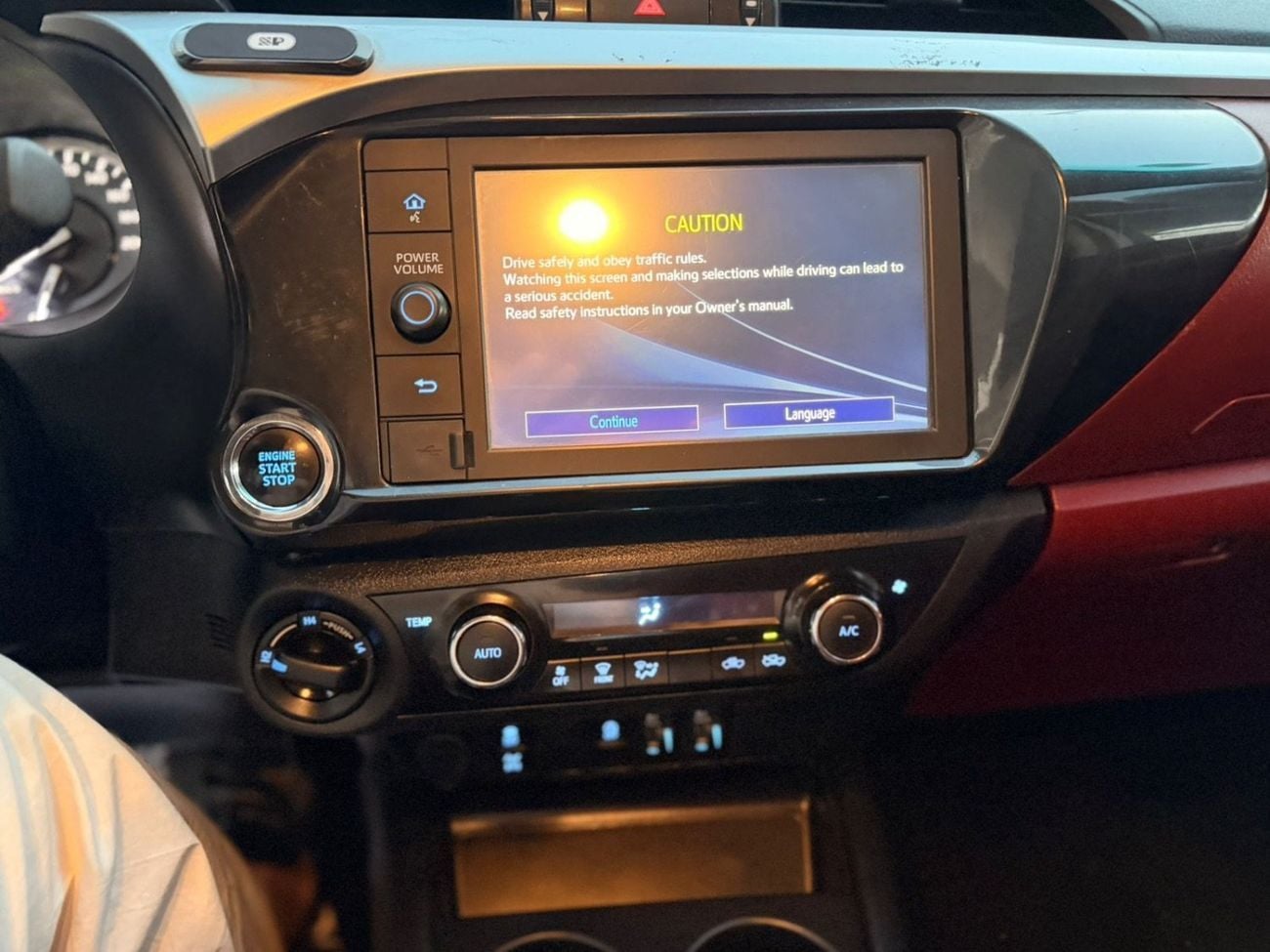تويوتا هيلوكس S GLX 2.4L AWD A/T