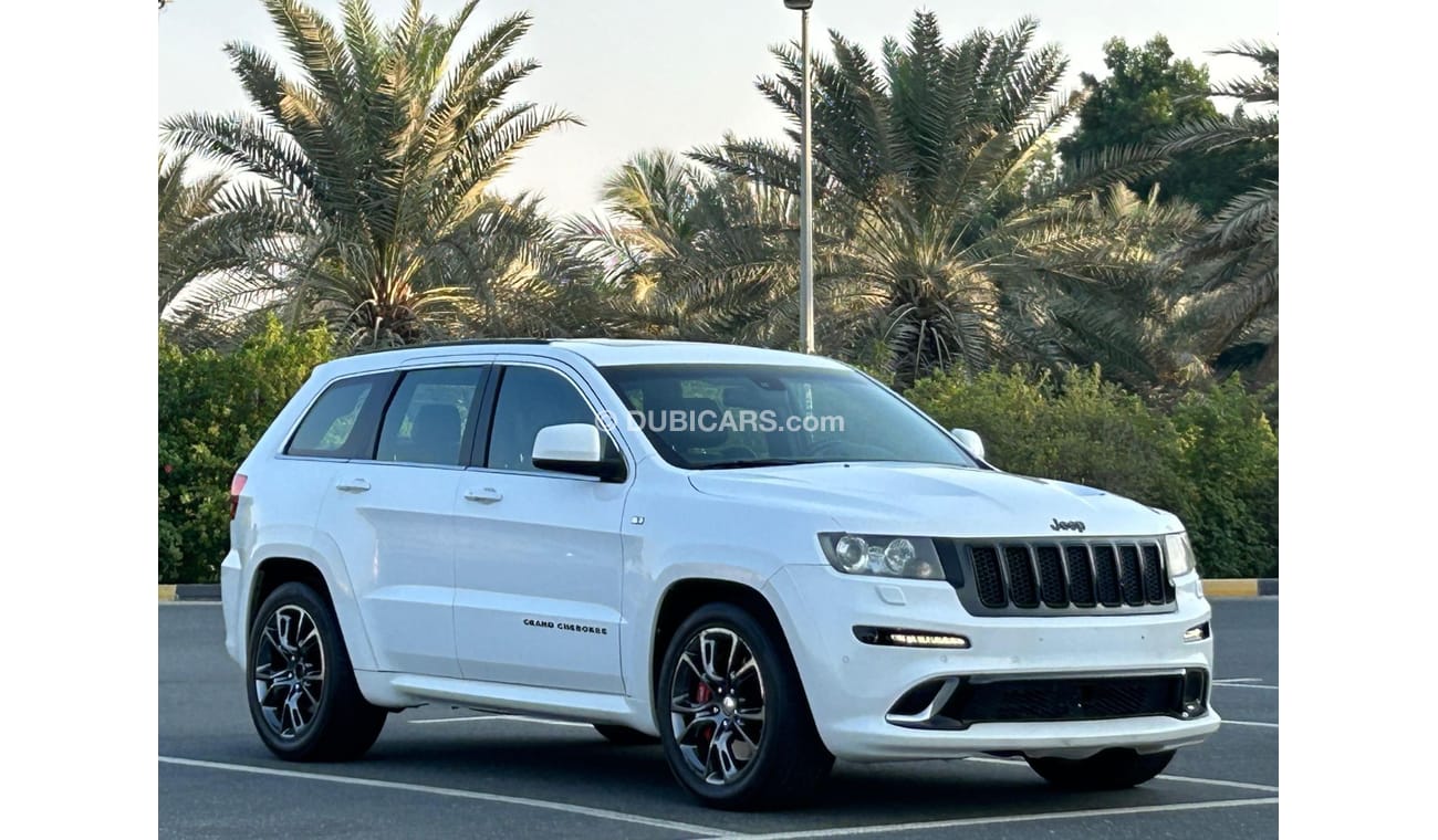 Jeep Grand Cherokee SRT8 Jeep grand cherokee 2013 SRT V8 GCC // orginal paint // Accident Free // Perfect condition