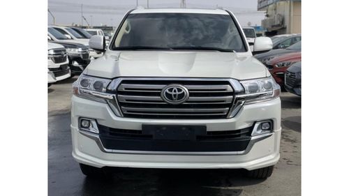 تويوتا لاند كروزر TOYOTA LAND CRUISER 2020 GXR V6 WITH SUNROOF AND COOL BOX