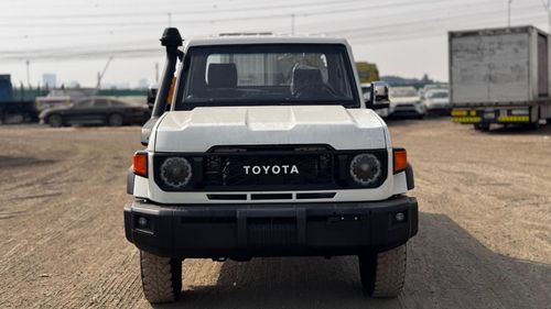 Toyota Land Cruiser Pick Up Toyota landcruise pickup single cab 2018Model upgrade 2024 Model 4.2 1HZ v6 Engine Colour white Tran