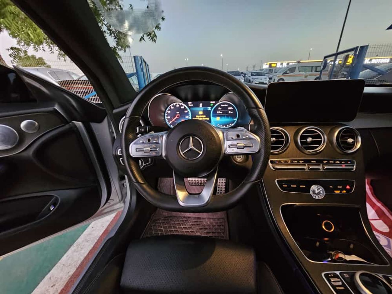 مرسيدس بنز C 300 كوبيه /ECO TUBO V4/ COUPE/ MOON ROOF/ 1343 MONTHLY/ LOT#806911