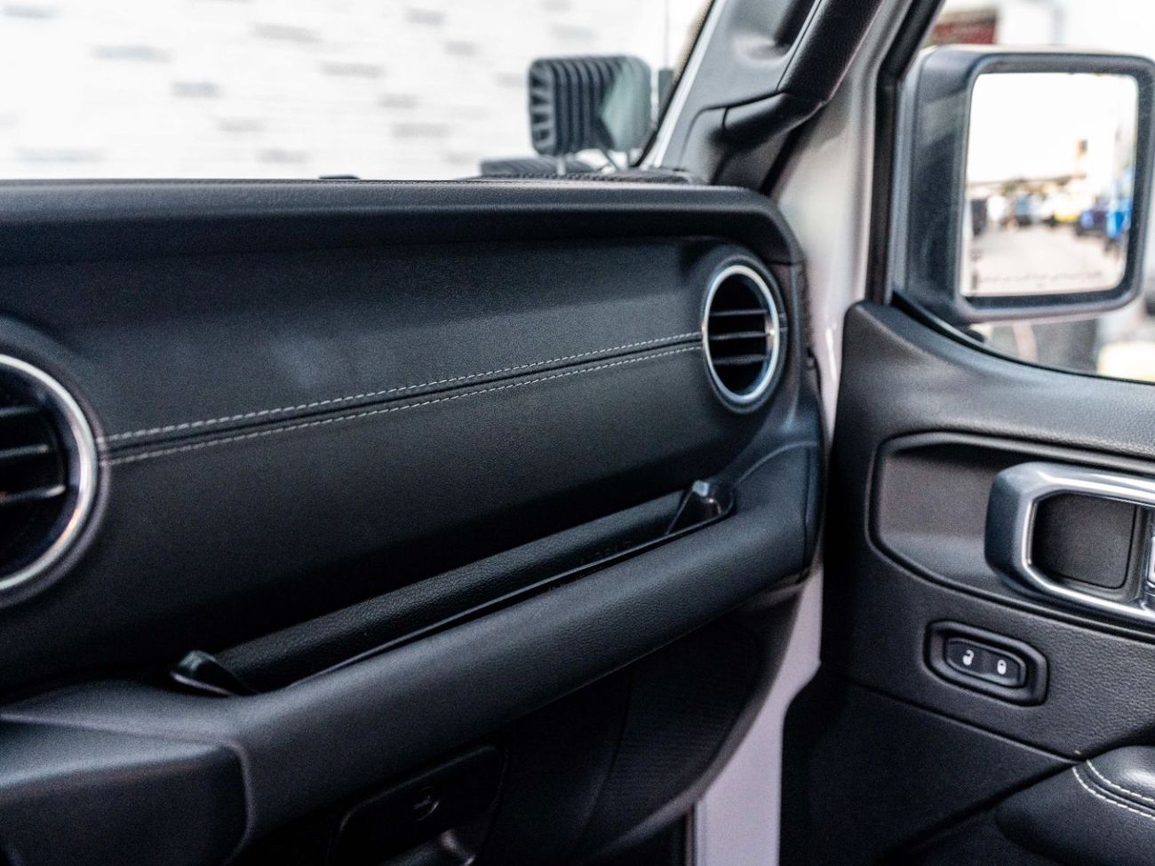 جيب رانجلر Sport 3.6L A/T (5 Seater)