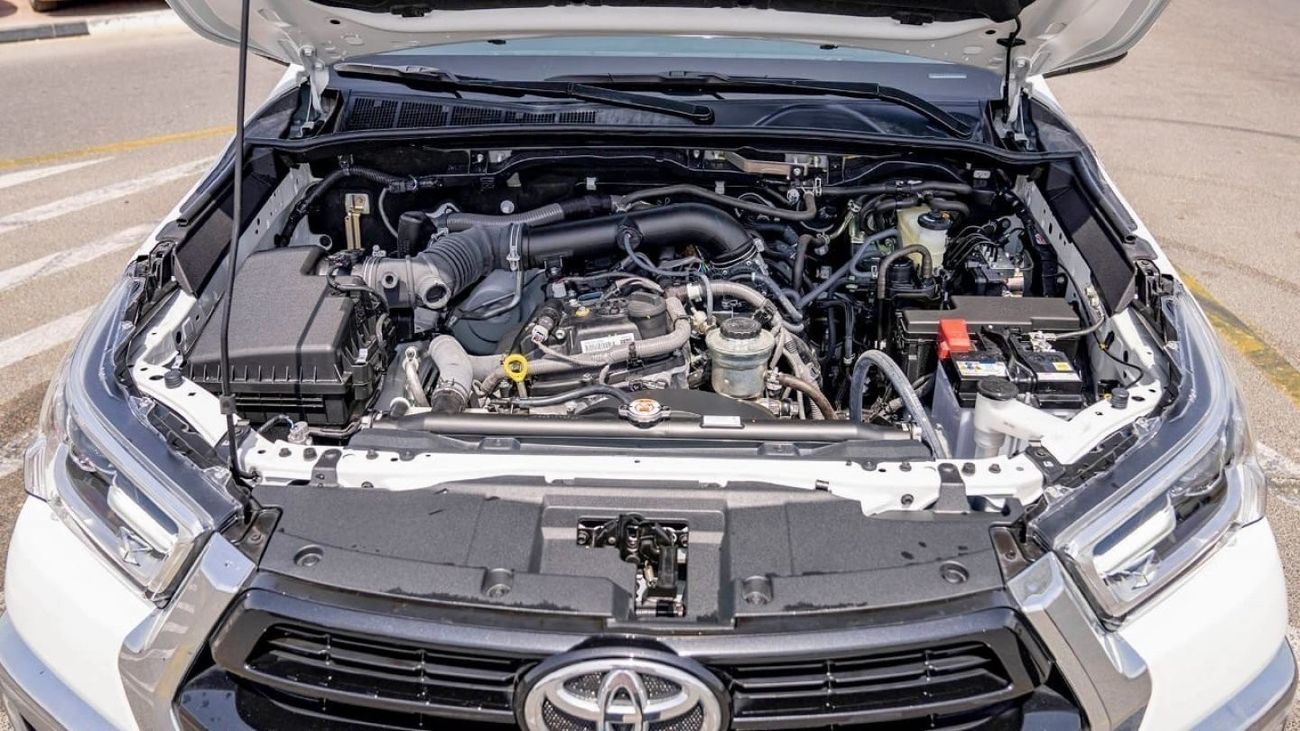 Toyota Hilux (LHD) TOYOTA HILUX DC 2.7L SR5 MT 4X4 MY2024 – WHITE