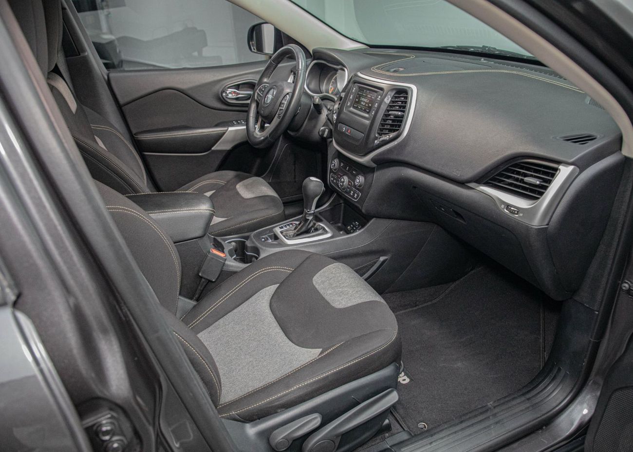 جيب شيروكي Sport 2.4L