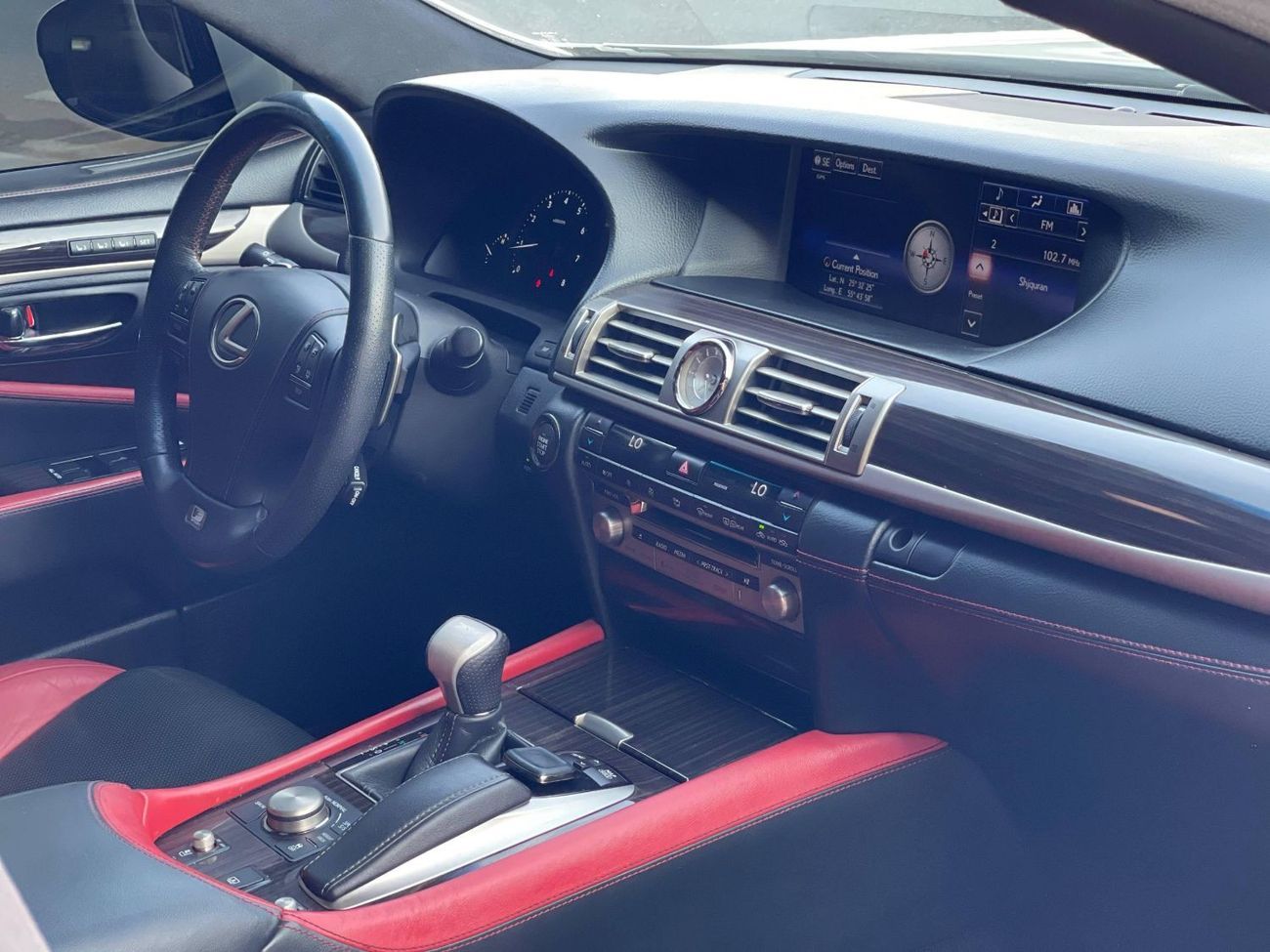 لكزس LS 460 محرك V8 سعة 4.6 لتر / F-SPORT / ممشى قليل / جنوط مقاس 19 بوصة / نقطة عمياء / مقاعد كبيرة / بحالة ممت