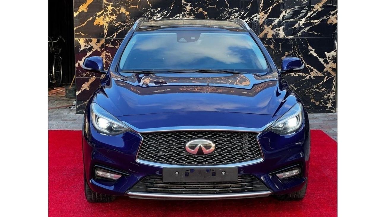 Infiniti Q30 Premium