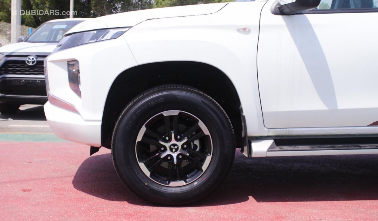 ميتسوبيشي L200 Mitsubishi L200 pick up DOUBLE CAB , White color ,, A/T ,, 2.4L Diesel ,, Chrome Packedg V4