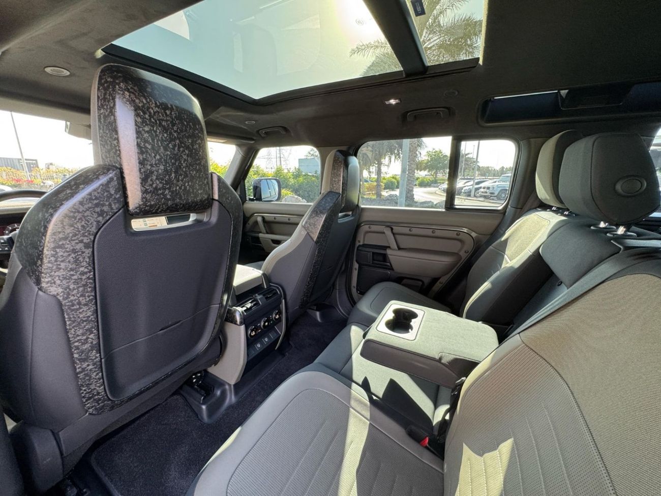 Land Rover Defender GCC SPEC OCTA EDITION UNDER WARRANTY AND SERVICE