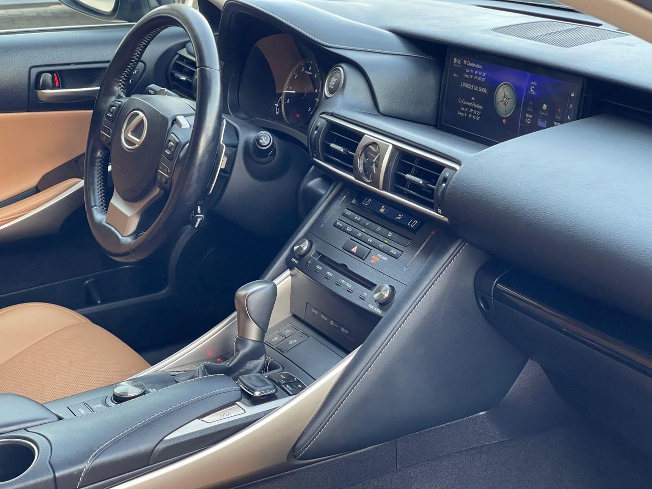 Lexus IS350 F-Sport Platinum IS 3.5L 3500 cc / F-Sport Kit / Only 25000 Miles / 1290 AED MONTHLY