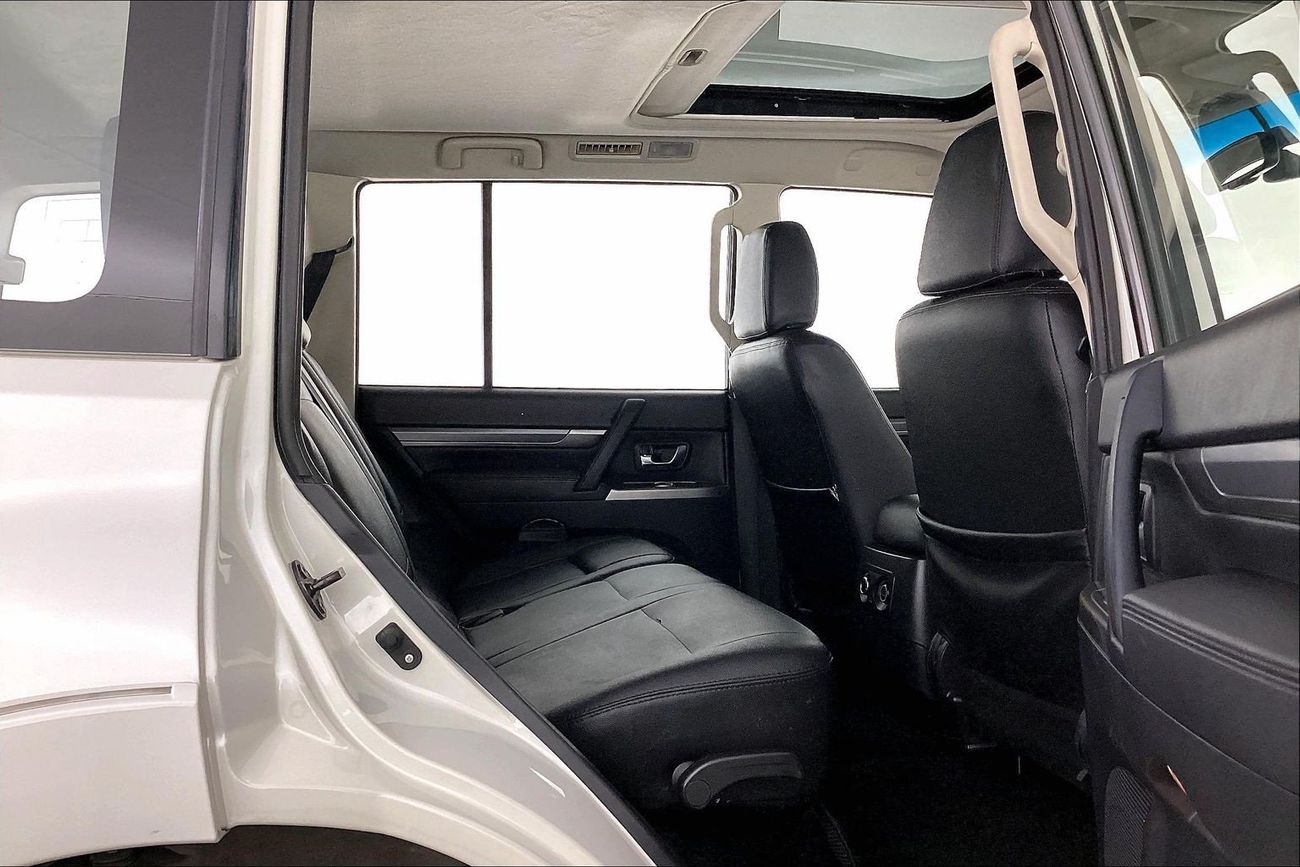 ميتسوبيشي باجيرو GLS Highline | National Day Celebration | شامل الضمان | 0 ﺪﻔﻋﺓ ﺃﻮﻟﻯ