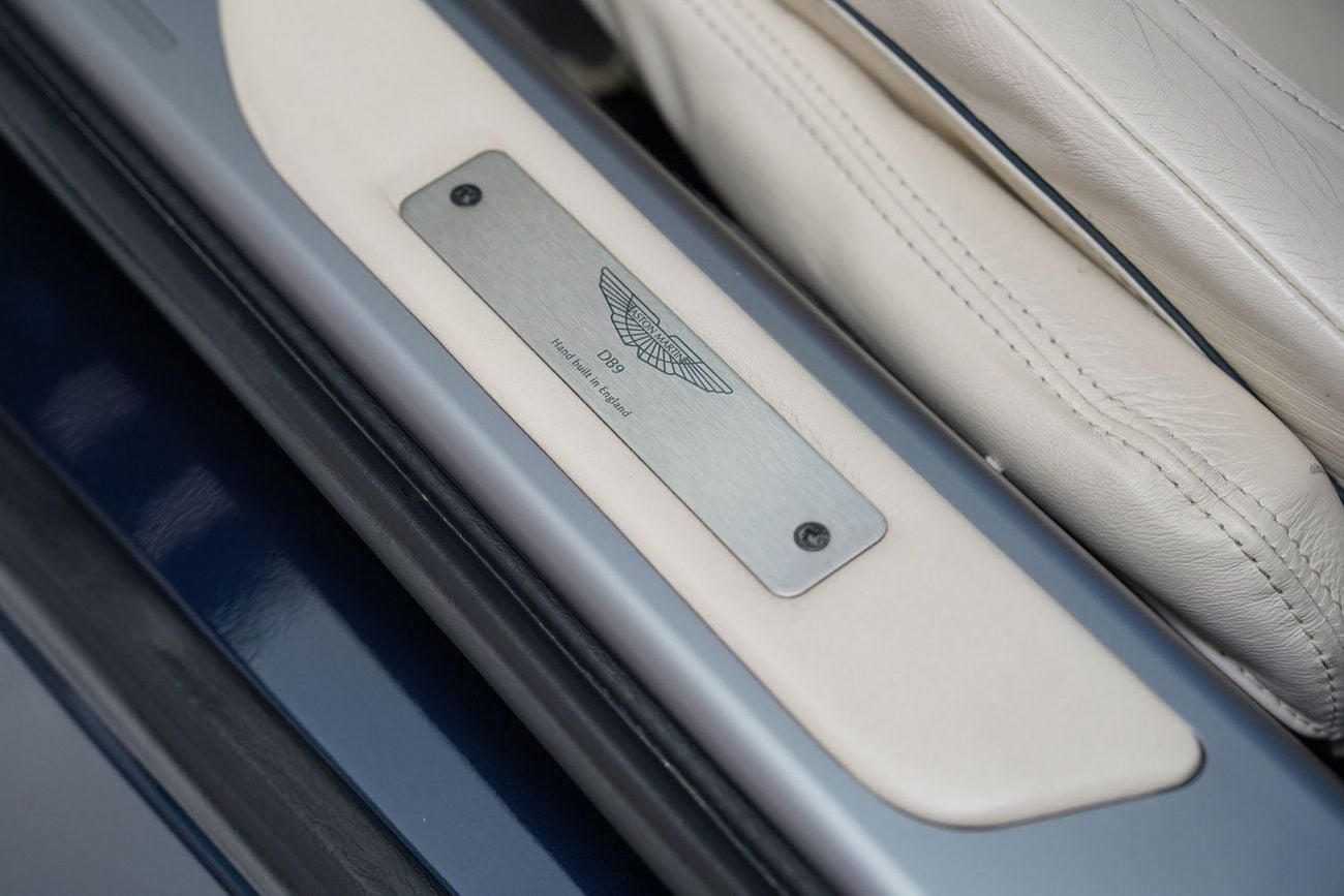 أستون مارتن DB9 Std 6.0L (470 HP)