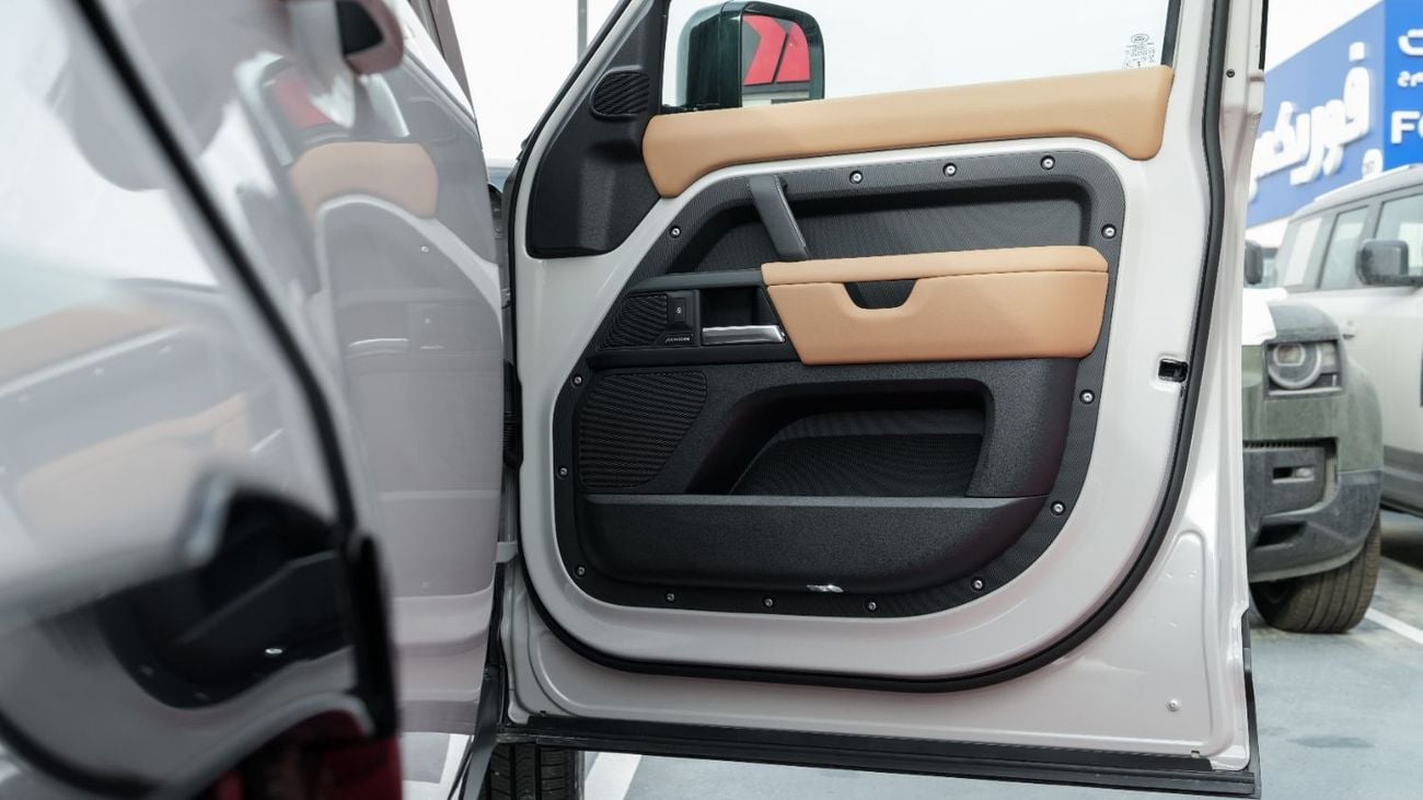 لاند روفر ديفندر P400 X-Dynamic HSE Borasco Grey 2026MY Export Only