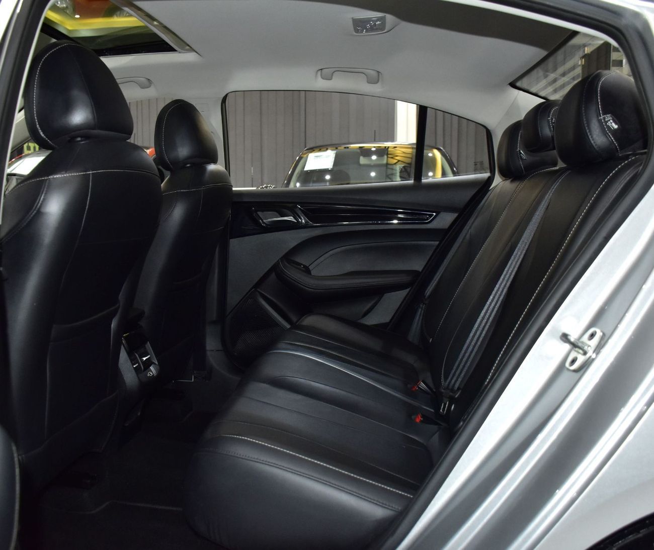 MG 5 LUX EXCELLENT DEAL for our MG 5 ( 2025 Model ) in Silver Color GCC Specs