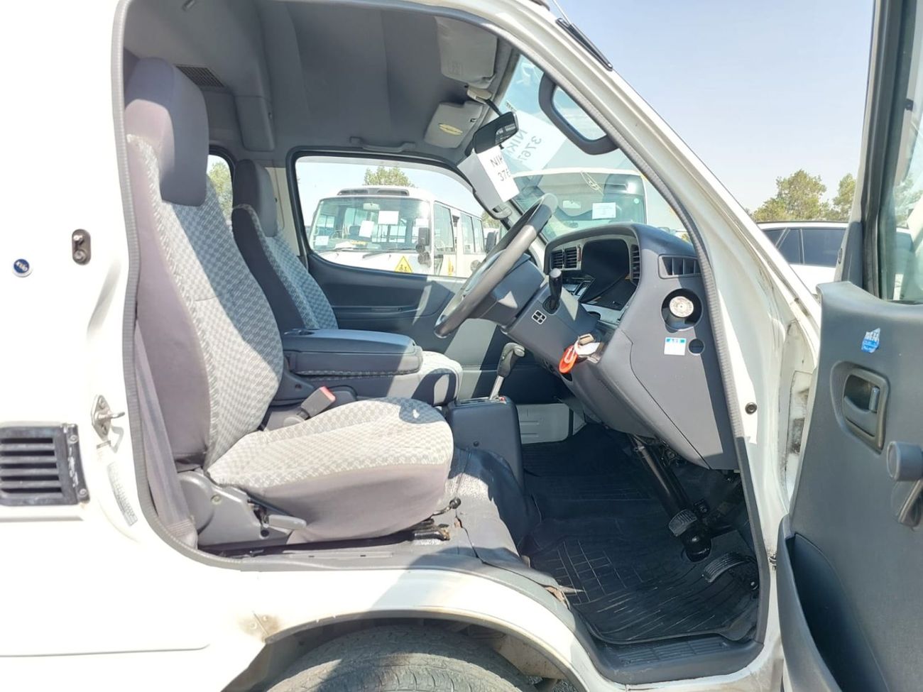 Toyota Hiace (RAMADAN OFFER) TOYOTA HIACE VAN RHD 2001 MODEL 3.0 L DIESEL AUTOMATIC(PM07214)