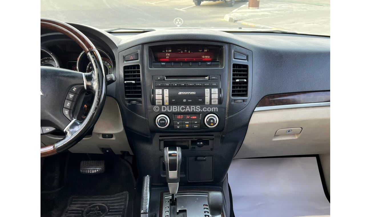 ميتسوبيشي باجيرو GLS Std MITSUBISHI PAJERO GLS 2012 V6 3.5 FULL OPTION PERFECT CONDITION