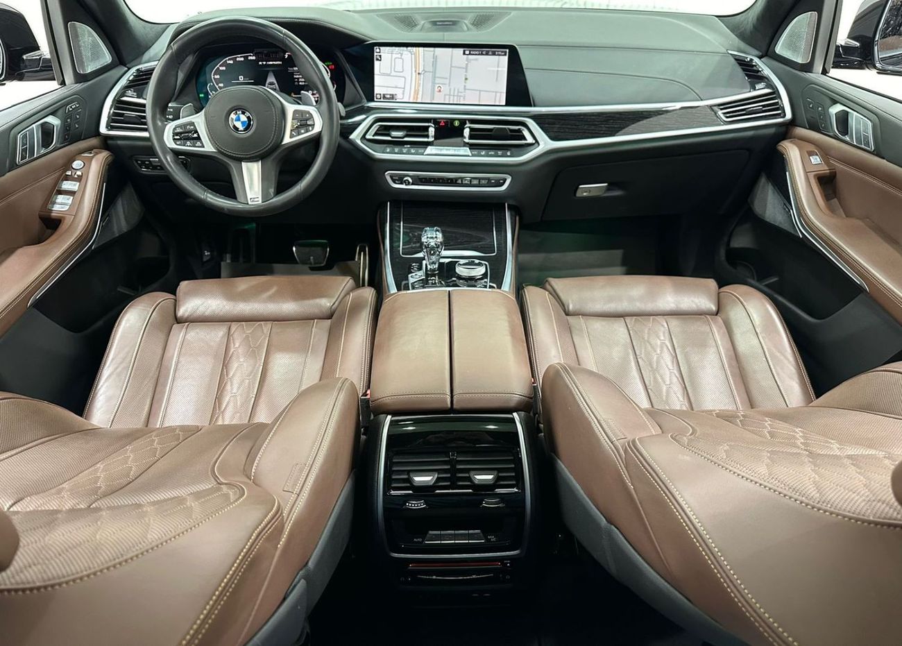 بي أم دبليو X7 2020 BMW X7 M50i M-Sport, December 2024 BMW Warranty + Service Pack, Fully Loaded, Low Kms, GCC