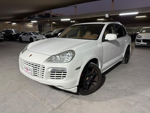 Porsche Cayenne PORSCHE CAYENNE GTS 2008 | SUNROOF | TWO KEYS | VERY LOW MILEAGE!