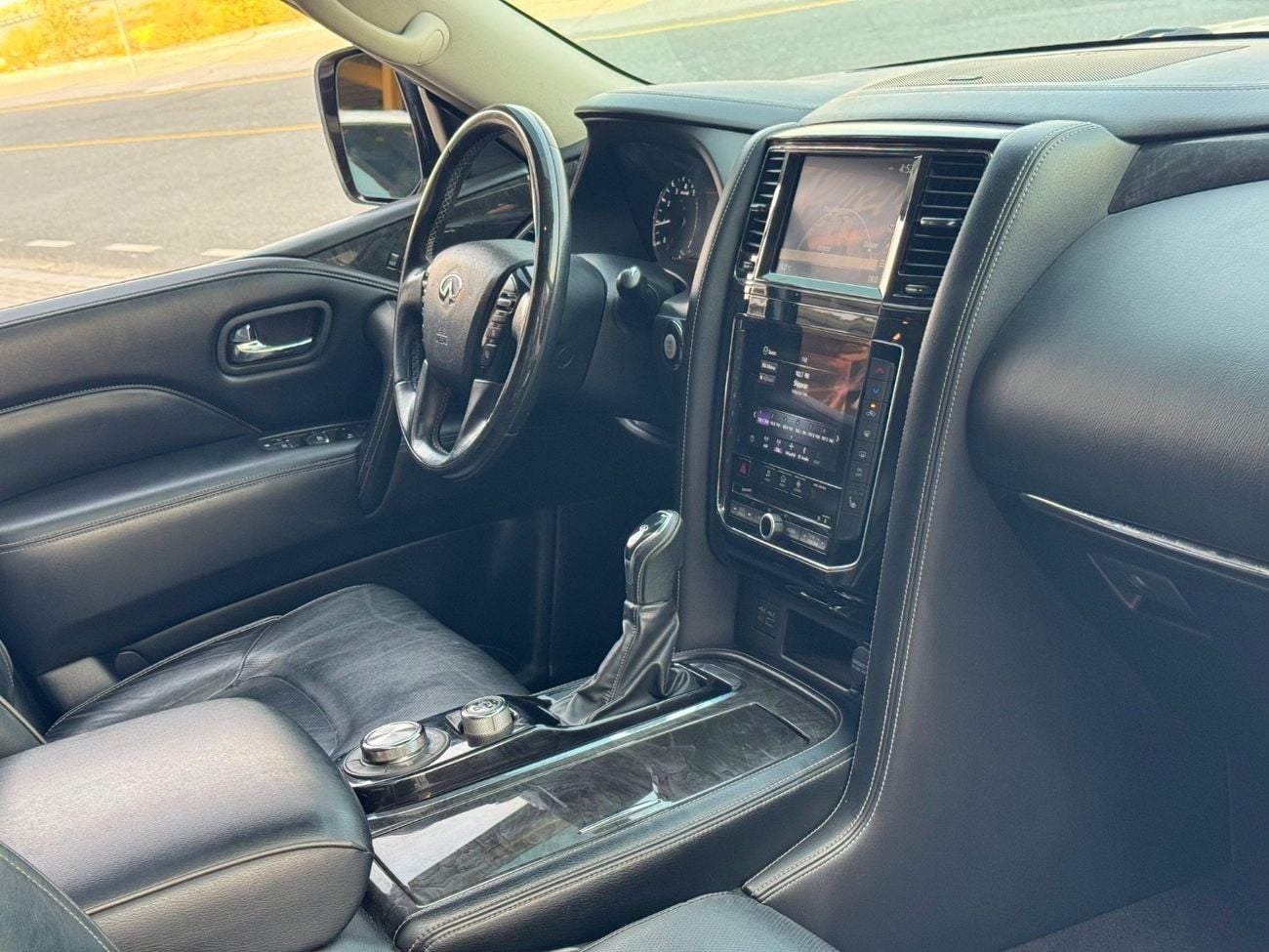 Infiniti QX80 LUXE PROACTIVE