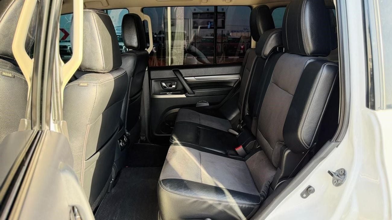 Mitsubishi Pajero SIGNATURE BODY KIT MODIFIED | ELECTRIC HEATED SEATS | BACK CAMERA | PARKING SENSORS | 3.2L DIESEL EN