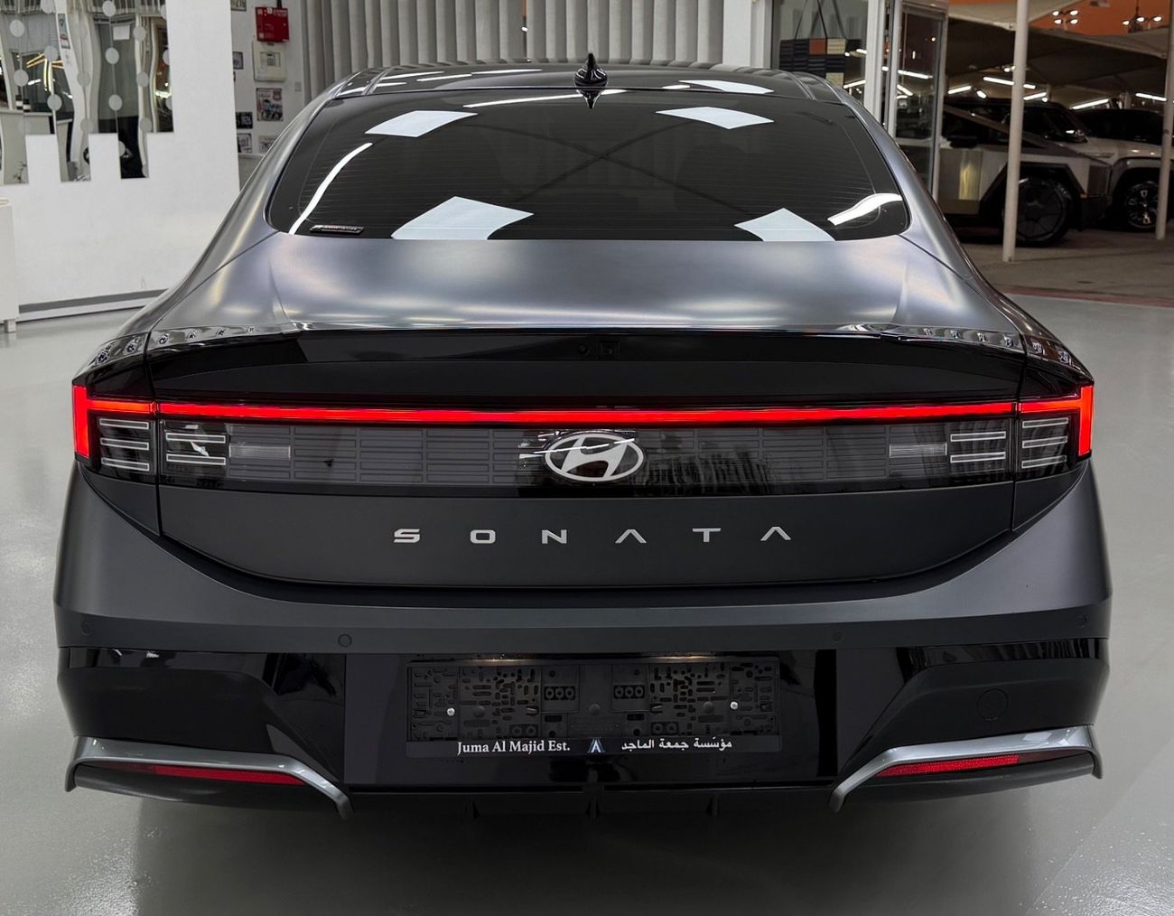 Hyundai Sonata Full option 2.5L GCC .. Brand New Condition .. Top Range .. Low Milegea