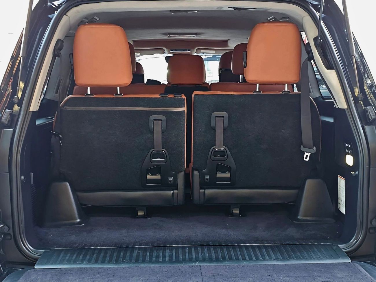 Lexus LX 570 GCC/ FULL OPTION / RADAR / ZAFRAN INTERIOR/LOW MILEAGE/ EXPORT ONLY / LOT#25091