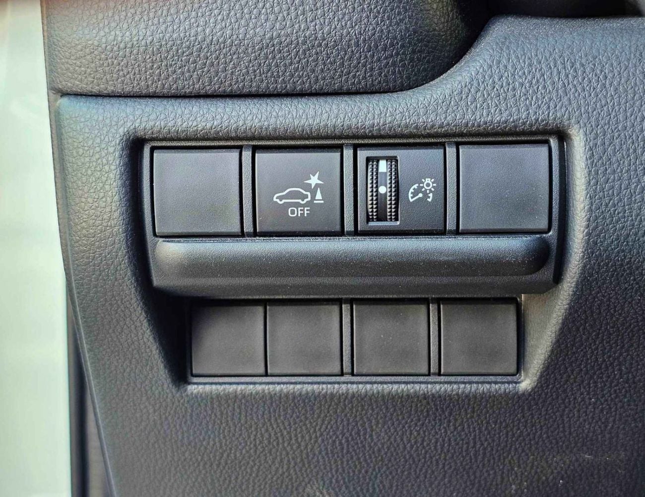 Toyota Prado TXR TOYOTA PRADO URBAN ROUND LIGHTS FABRIC SEATS SMALL DVD BASIC E OM PETROL AT 2.4L V4 4WD (CODE # P24U