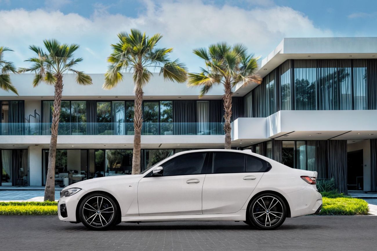 بي أم دبليو 330i 2,742 P.M  | 3-Series 330 M-Kit | 0% Downpayment | Excellent Condition!