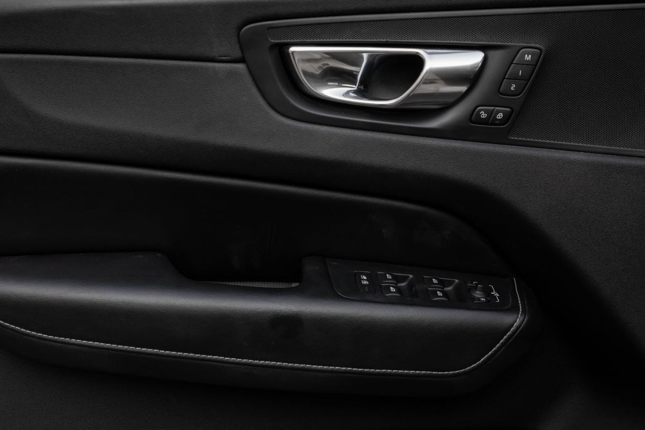 Volvo XC60 XC60 R-Design | 1,724 P.M | 0% Downpayment | Fantastic Condition!