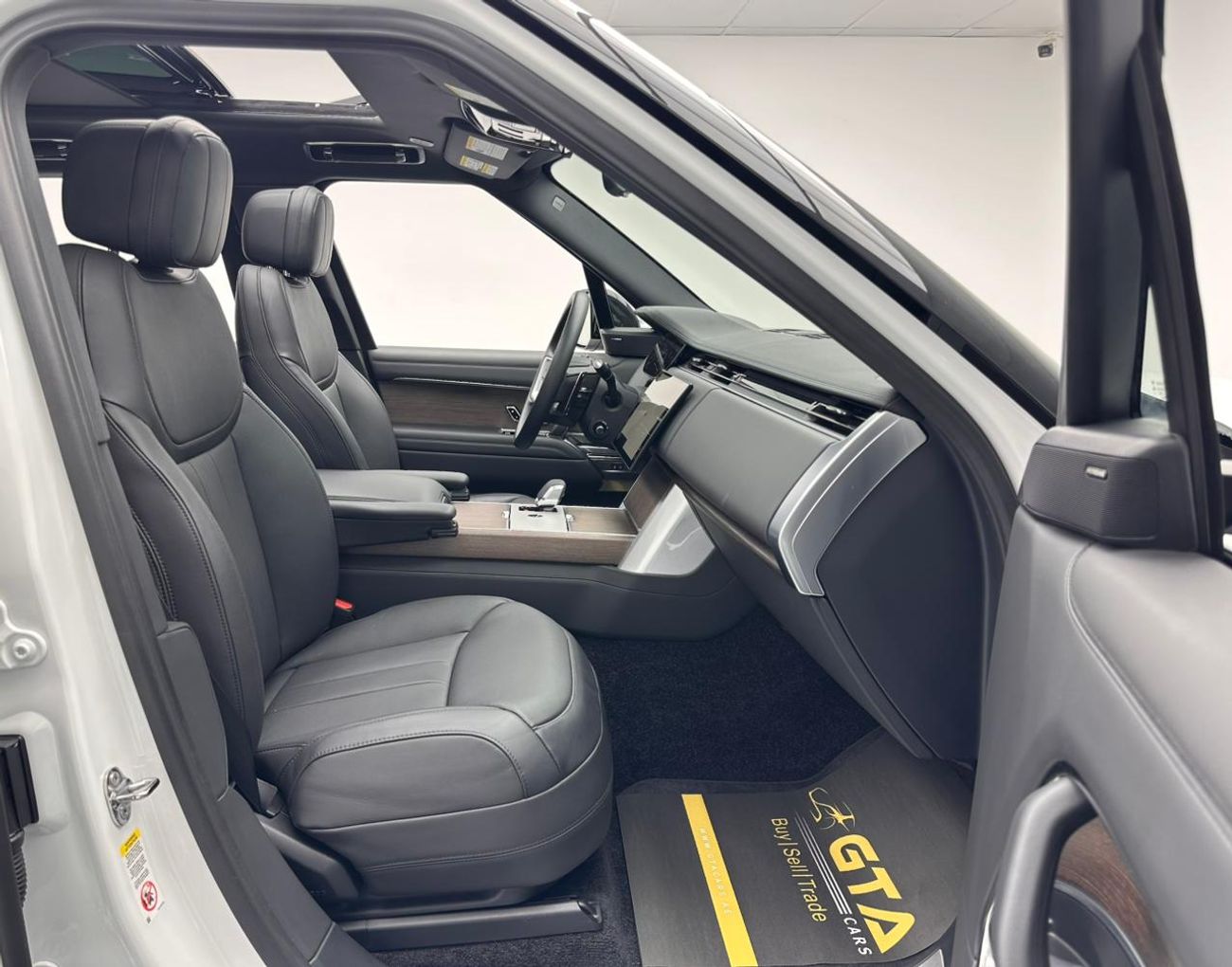 Land Rover Range Rover LWB SE P530 4.4L 2025 Land Rover Range Rover SE P530 LWB, Warranty, Excellent Condition