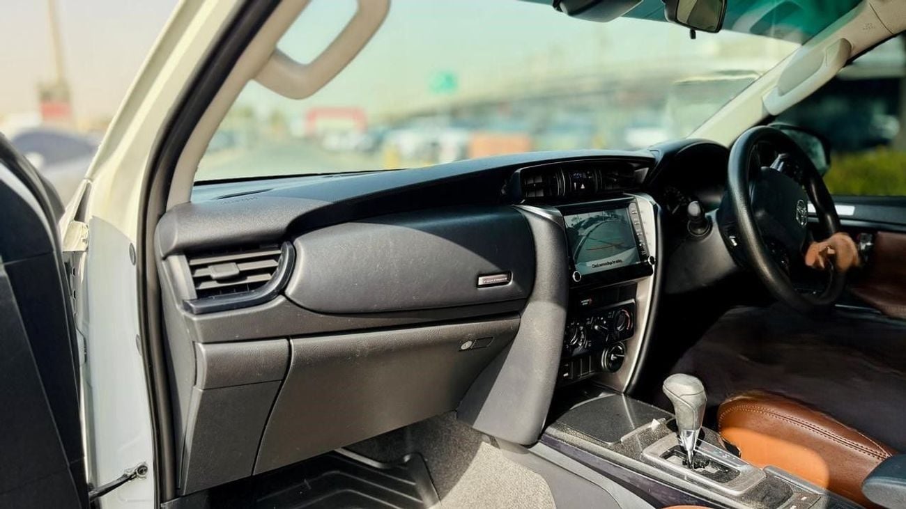 تويوتا فورتونر 2023 | 2.8L DIESEL ENGINE | AT | RHD | PUSH START ENGINE | PREMIUM LEATHER SEATS | DIGITAL ODOMETER
