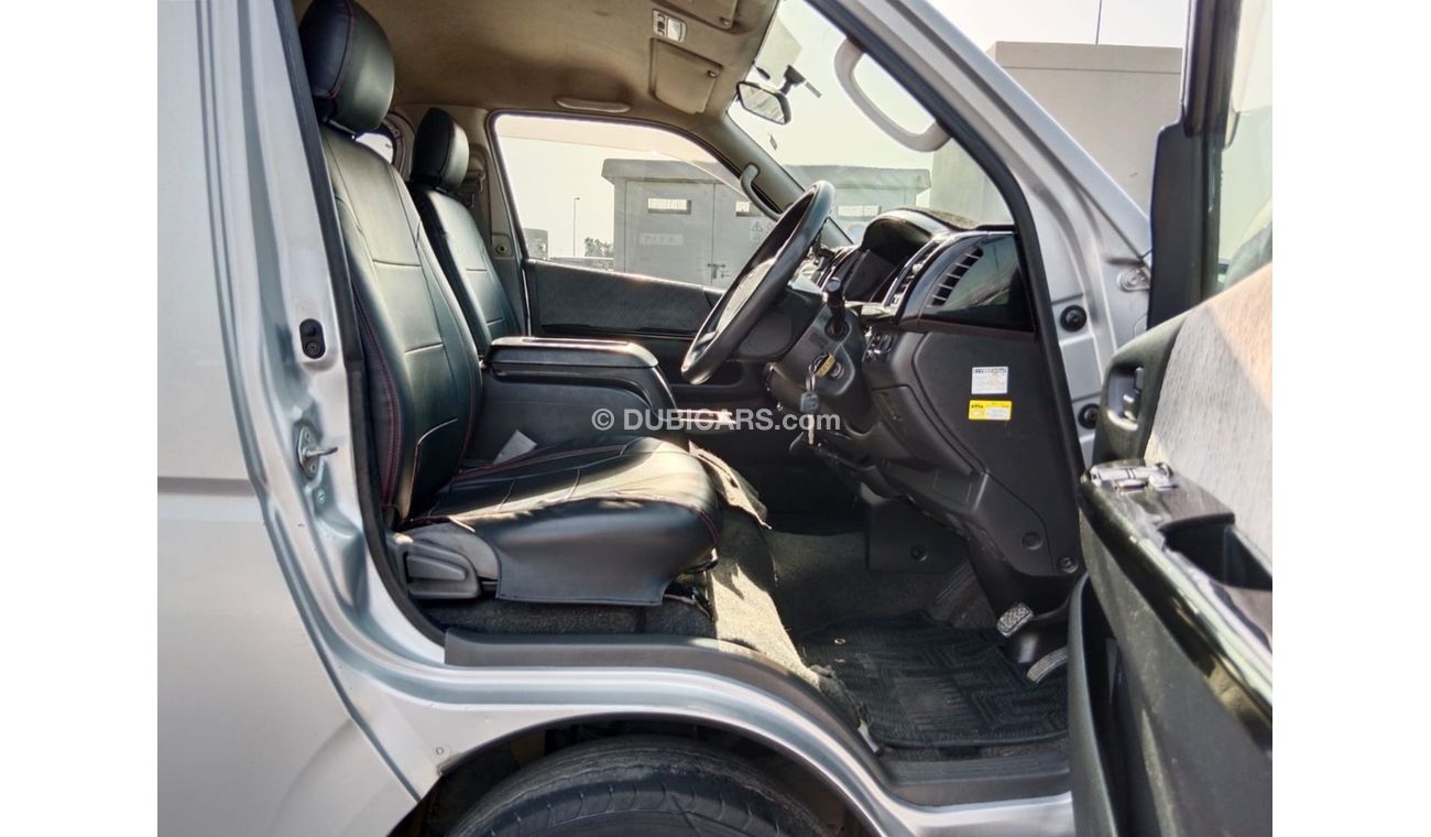 Toyota Hiace TOYOTA HIACE VAN RIGHT HAND DRIVE (PM1326)