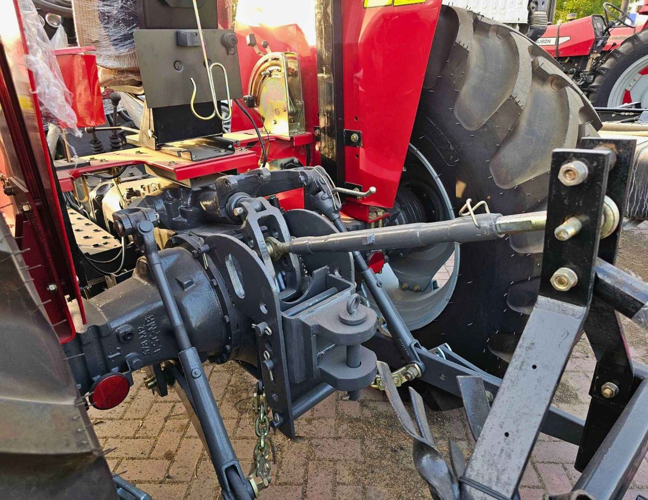 ماسي فيرجوسون 385 TRACTOR / DIESEL / M/T / 4WD / DISC PLOUGH & WITH HARROW (CODE # 69072)