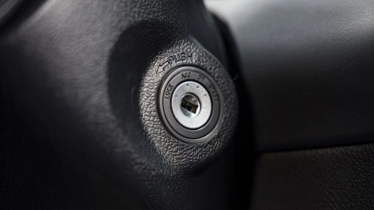 Toyota Hilux Toyota hilux 2.4L diesel mid option MY24