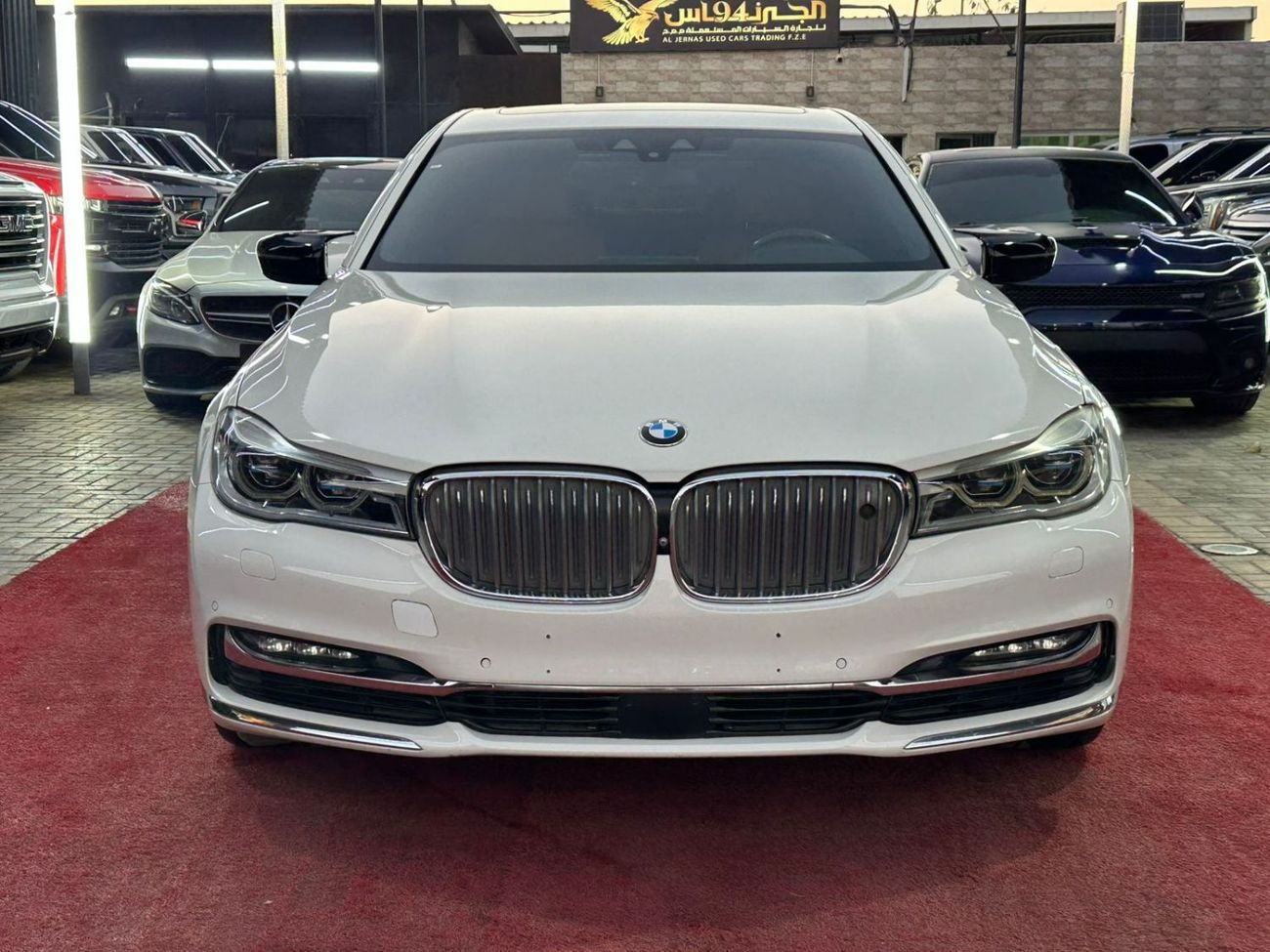 بي أم دبليو 750Li Luxury 4.4L (443 HP)