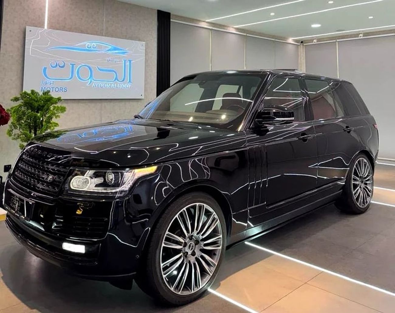 لاند روفر رينج روفر Supercharged 5.0L SUPERCHARGED VOGUE V8 || GCC II FULLY LOADED || CHASSIS ACCIDENT FREE || RED INTER