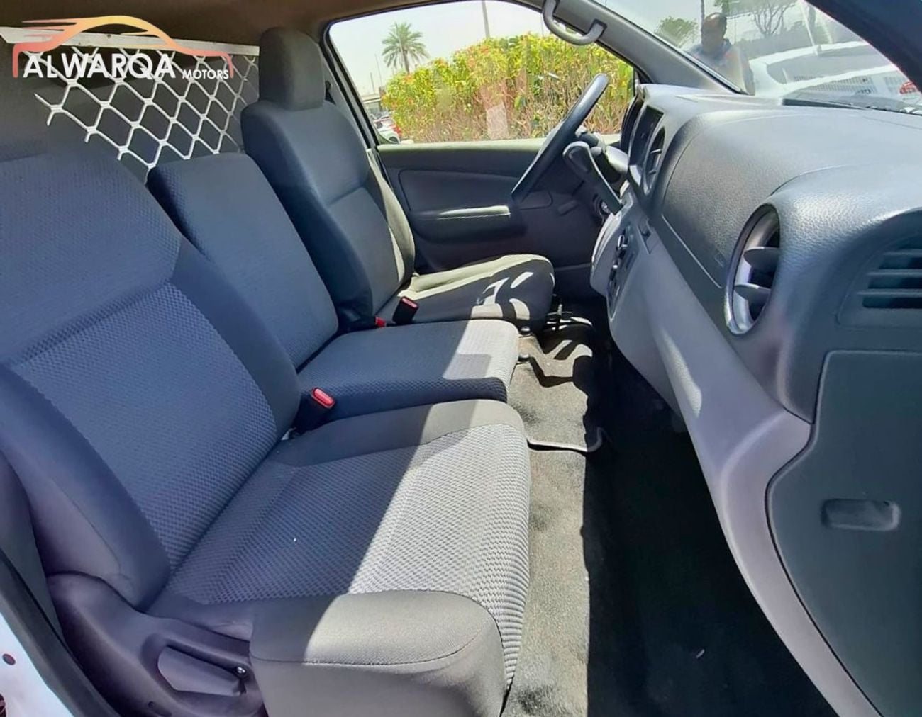 نيسان أورفان Panel Van Std 2.5L A/T (3 Seater) Petrol (4 Door)