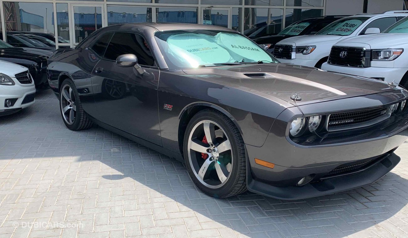 دودج تشالينجر SRT8 V8 392HEMI GCC 520HP