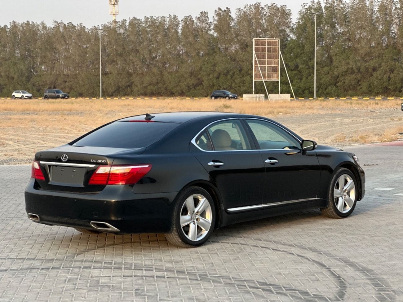 لكزس LS 460 موديل 2011 حاله ممتازه من الداخل والخارج فل مواصفات فتحهوتحكم كهربي كامل