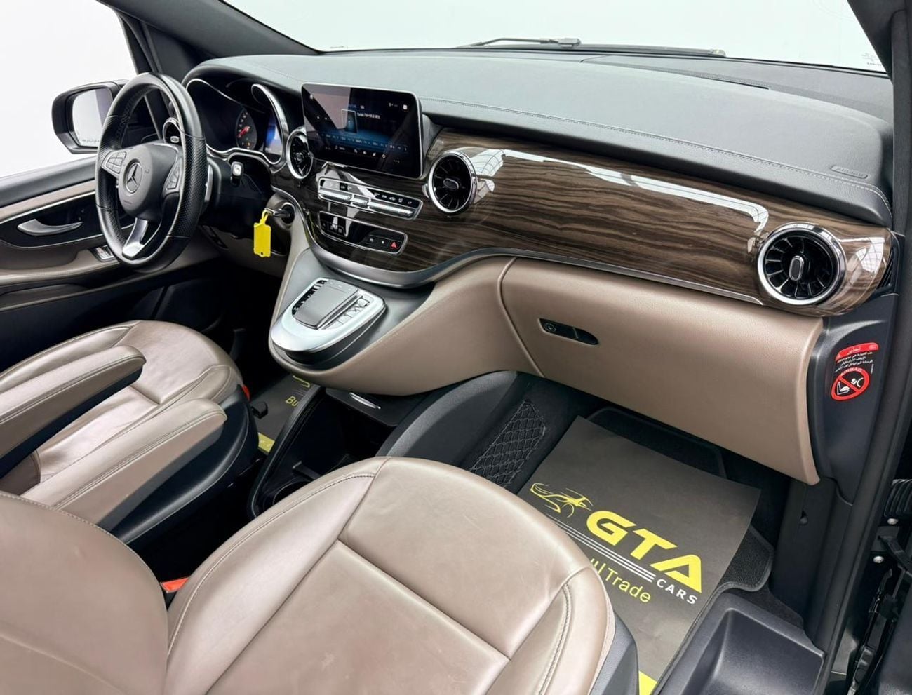 مرسيدس بنز V 250 AVANTGARDE/E 2023 Mercedes Benz V250 Premium, Warranty, 8 Seater, Fully Loaded, Excellent Condition,