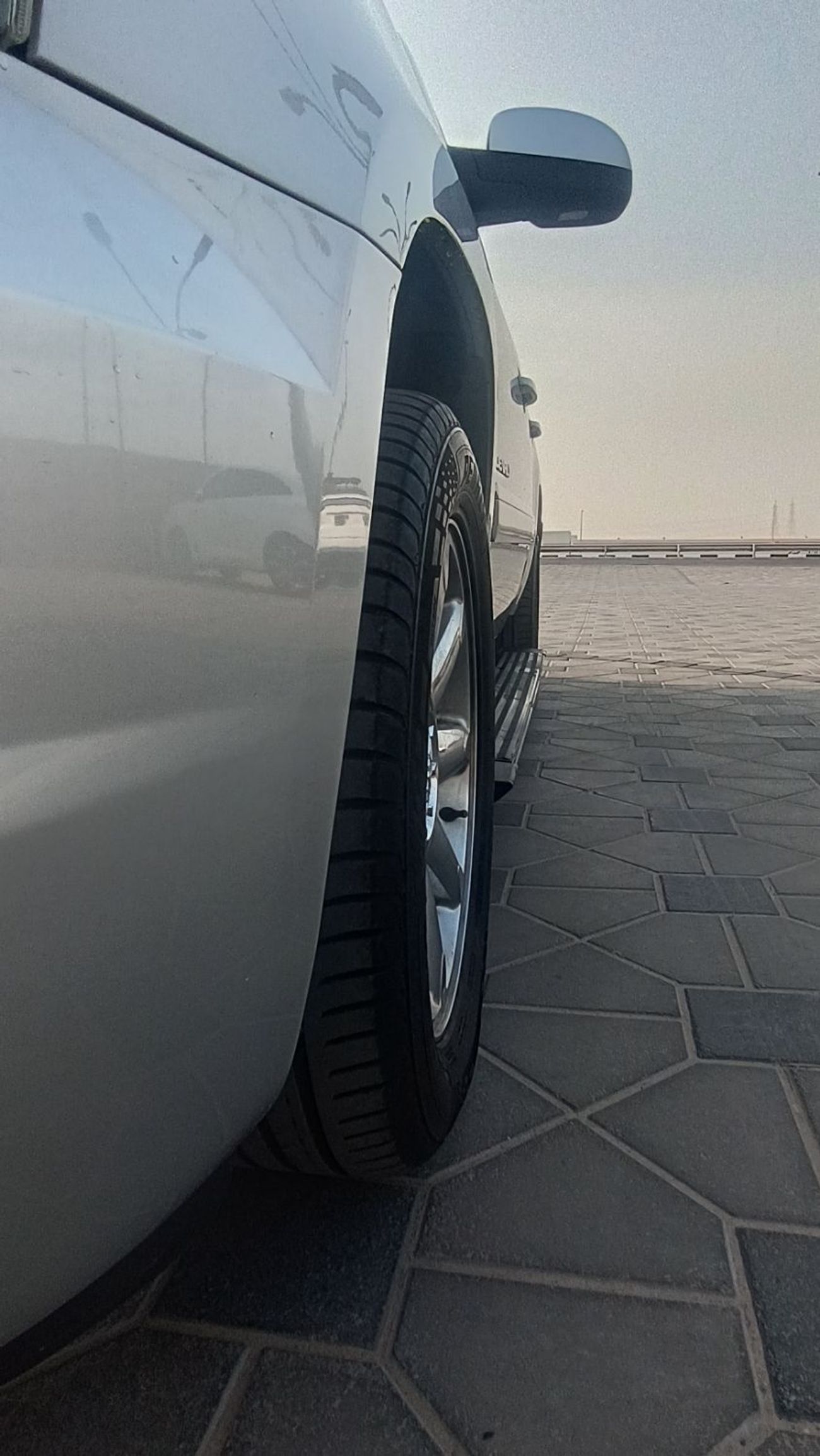 GMC Yukon SLE 5.3L 4WD (8 Seater)