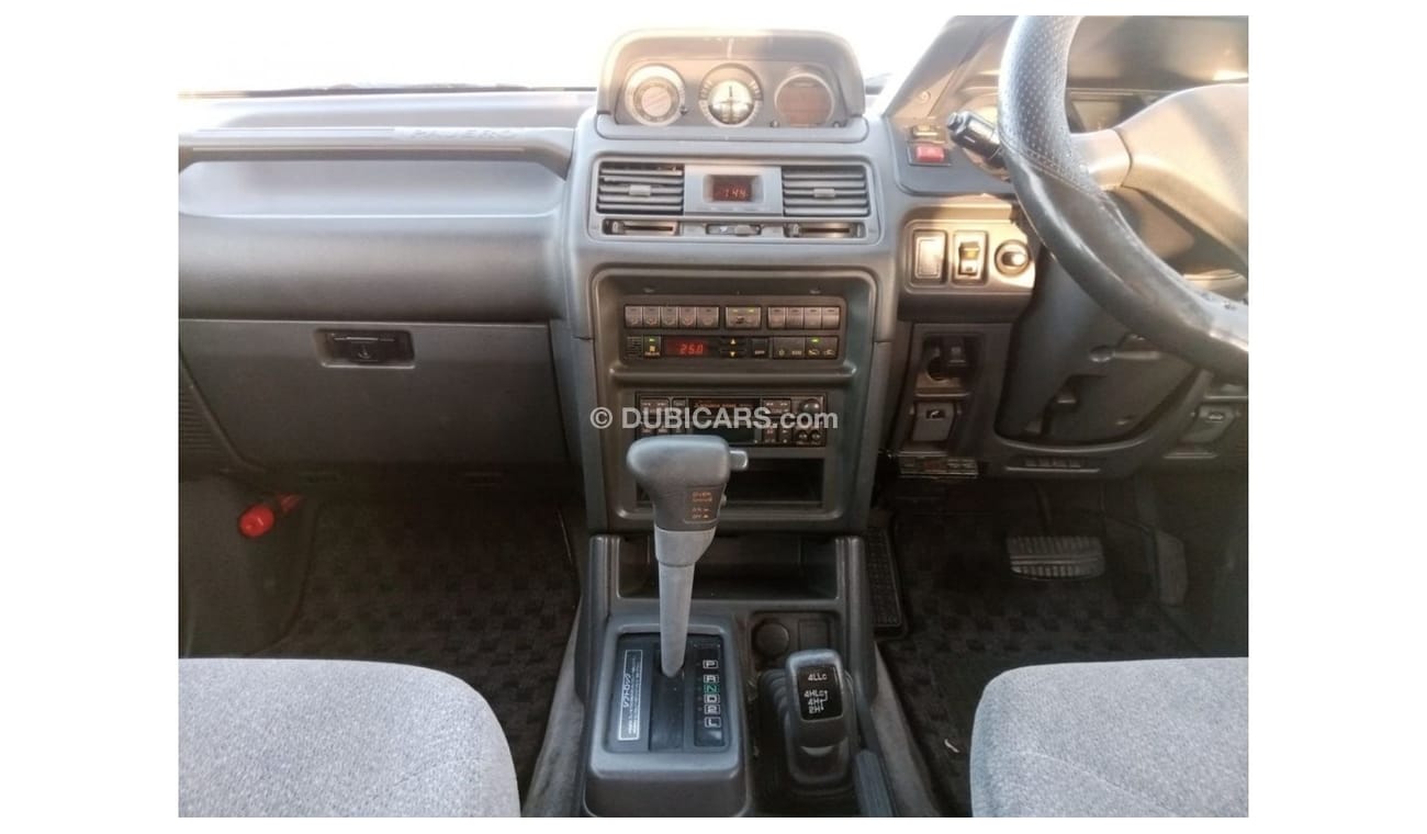 Mitsubishi Pajero MITSUBISHI PAJERO RIGHT HAND DRIVE (PM939)