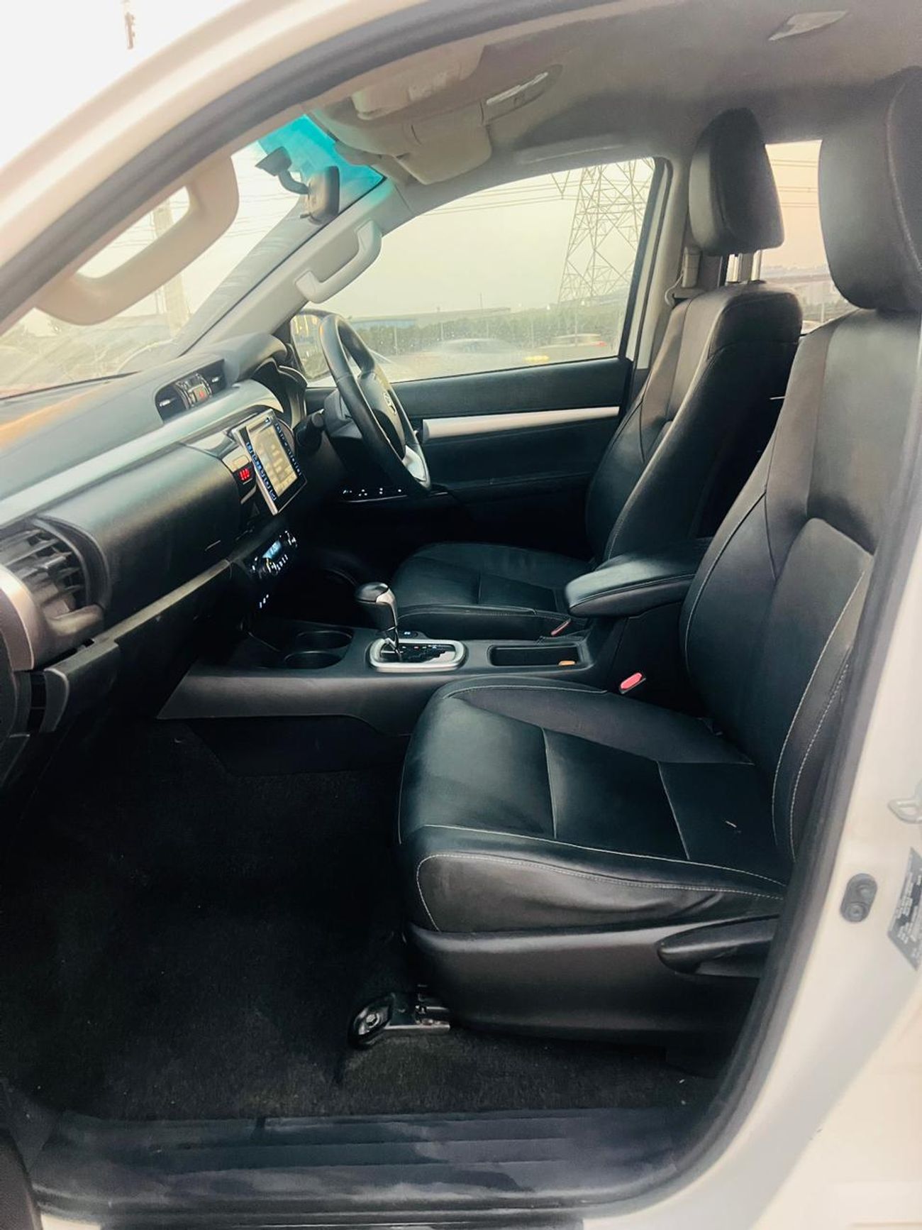 تويوتا هيلوكس DIESEL 2.8 LITER ,RIGHT HAND DRIVE ,AUTO TRANSMISSION ,ONLY FOR EXPORT