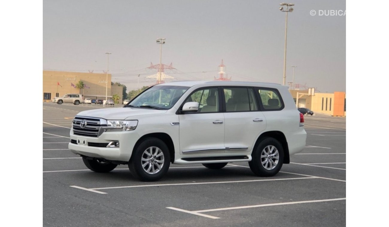 Toyota Land Cruiser GXR MODEL 2016 GCC CAR PERFECT CONDITION INSIDE AND OUTSIDE FULL ELECTRIC CONTROL STEERING CONTROL B